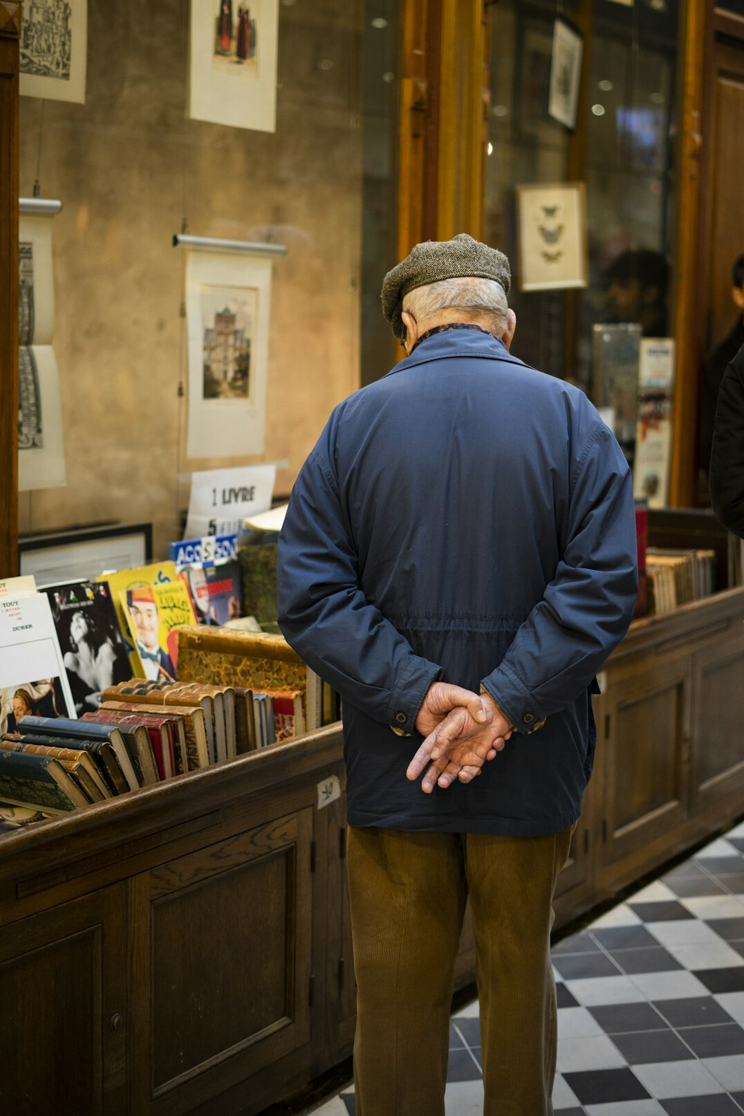 store detective observing crowd