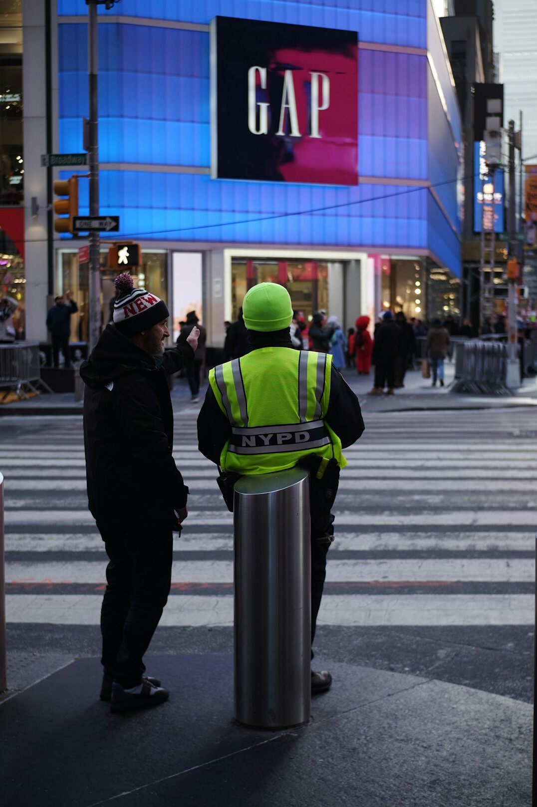 store detective monitoring shoppers